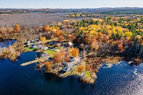 Spacious Lakeside Retreat: 4-bedroom Game Room