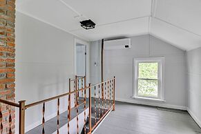 Spacious Lakeside Retreat: 4-bedroom Game Room