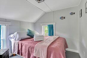 Spacious Lakeside Retreat: 4-bedroom Game Room