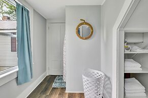 Spacious Lakeside Retreat: 4-bedroom Game Room