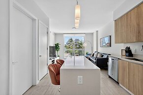 Biscayne Cove by Rove - Condo With Private Balcony
