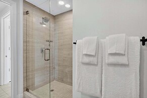 Biscayne Cove by Rove - Condo With Private Balcony