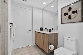 Biscayne Cove by Rove - Condo With Private Balcony