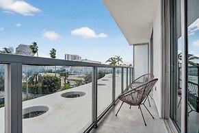 Biscayne Cove by Rove - Condo With Private Balcony
