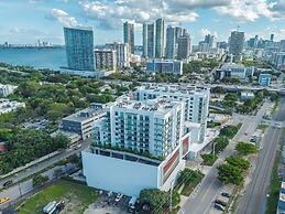 Biscayne Cove by Rove - Condo With Private Balcony