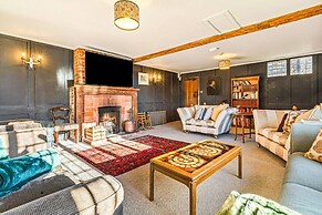 Huckleberry Farmhouse Annexe - Sleeps 27