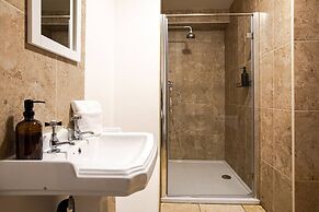 Huckleberry Farmhouse Annexe - Sleeps 27