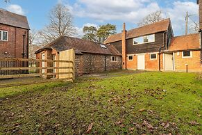 Huckleberry Farmhouse Annexe - Sleeps 27