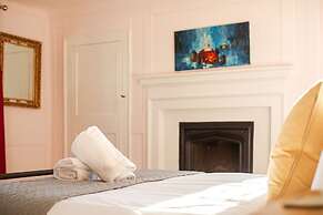 Huckleberry Farmhouse Annexe - Sleeps 27