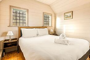 Huckleberry Farmhouse Annexe - Sleeps 27