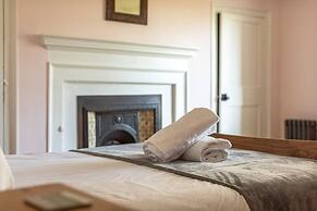 Huckleberry Farmhouse Annexe - Sleeps 27