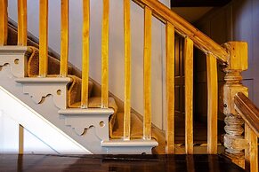 Huckleberry Farmhouse Annexe - Sleeps 27