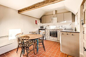 Huckleberry Farmhouse Annexe - Sleeps 27