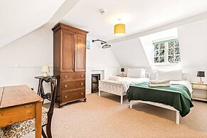 Huckleberry Farmhouse Annexe - Sleeps 27