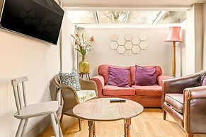 Huckleberry Farmhouse Annexe - Sleeps 27