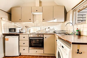 Huckleberry Farmhouse Annexe - Sleeps 27
