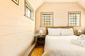 Huckleberry Farmhouse Annexe - Sleeps 27