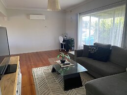Private 3bed Home With Large Deck Central Location