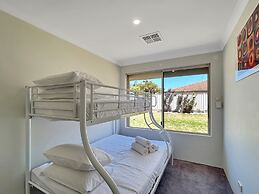 Spacious 5-bed House in Coastal Halls Head