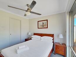 Spacious 5-bed House in Coastal Halls Head