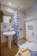 Vivian Hotel