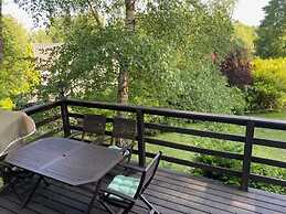 Lakeside Holiday Home With Private Garden