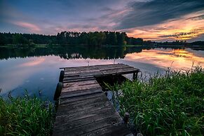 Lakeside Holiday Home With Private Garden