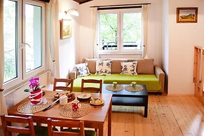 Lakeside Holiday Home With Private Garden