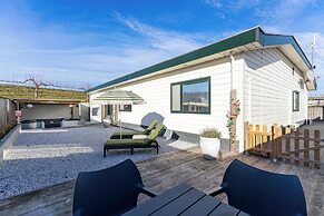 Relaxing House With Fenced Garden