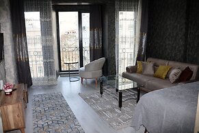 DT SUITES