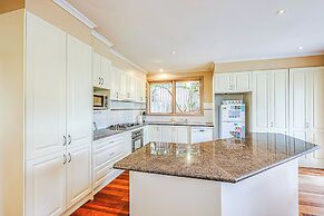 StayAU Comfy Two-Story with Pool Table