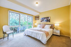 StayAU Comfy Two-Story with Pool Table