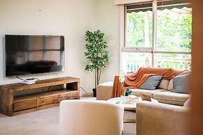 StayAU Comfy Two-Story with Pool Table
