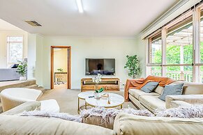 StayAU Comfy Two-Story with Pool Table
