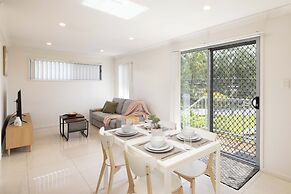 Smart Suites Self Check-in - 1BDR Balcony Darnley