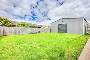 StayAU Pet-Friendly 7BR Spacious Retreat