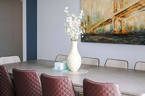 StayAU Pet-Friendly 7BR Spacious Retreat