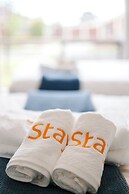 StayAU Pet-Friendly 7BR Spacious Retreat