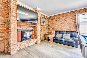 StayAU Pet-Friendly 7BR Spacious Retreat