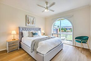 StayAU Pet-Friendly 7BR Spacious Retreat