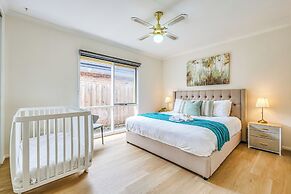 StayAU Pet-Friendly 7BR Spacious Retreat