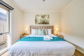 StayAU Pet-Friendly 7BR Spacious Retreat