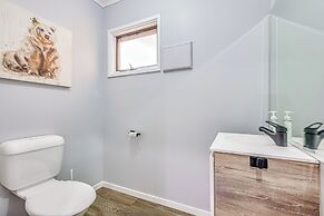 StayAU Pet-Friendly 7BR Spacious Retreat