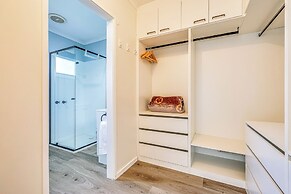 StayAU Pet-Friendly 7BR Spacious Retreat