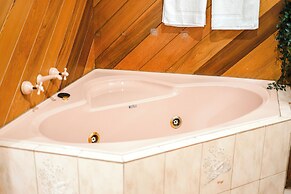 StayAU Pet-Friendly 7BR Spacious Retreat