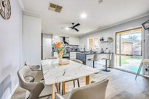 StayAU Pet-Friendly 7BR Spacious Retreat