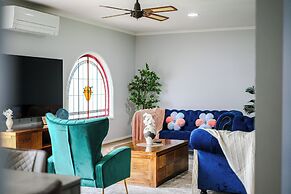 StayAU Pet-Friendly 7BR Spacious Retreat