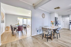 StayAU Pet-Friendly 7BR Spacious Retreat