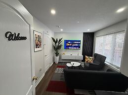 Cozy Two-level Apartment With Separate Entrance in Brampton