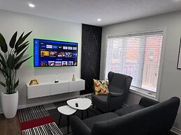 Cozy Two-level Apartment With Separate Entrance in Brampton